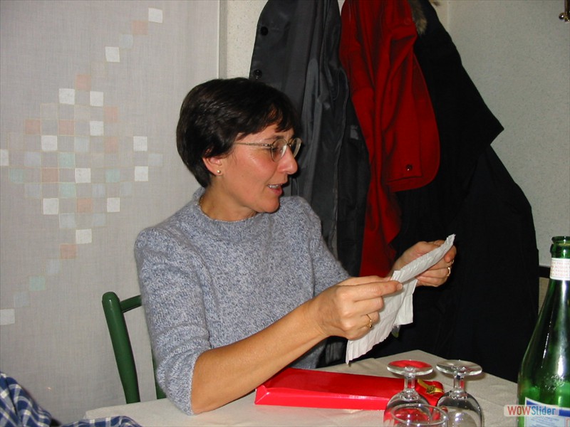 Laura legge il biglietto